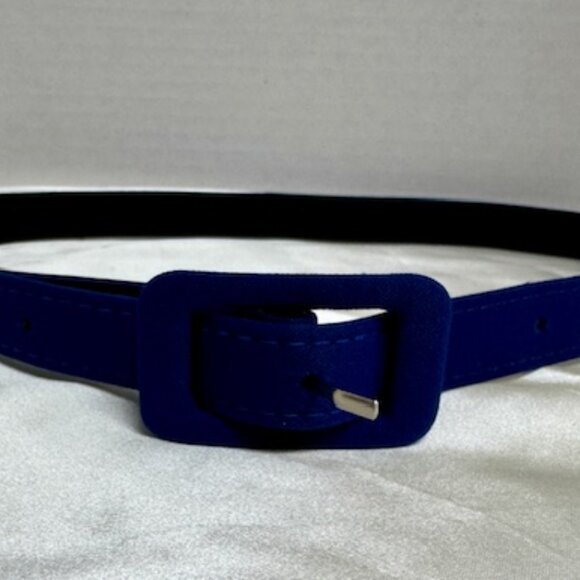 NWOT Women's Skinny Blue Belt - Picture 1 of 3